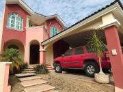 Cómoda y amplia casa en Lomas de Las Américas