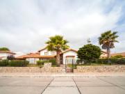 Cómoda y luminosa casa ubicada en seguro sector de San...