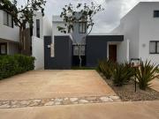 Cómodas casas con habitación en planta baja al poniente...