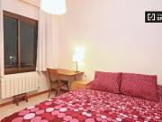 Comparte un apartamento de 3 dormitorios en el Eixample,...