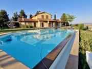 Complesso di lusso, 2 ville e una casa colonica 981m²...