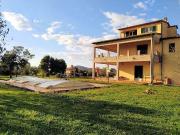Complesso immobiliare di ampia superficie con terreni in...