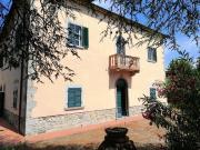 Complesso immobiliare di ampia superficie con villa...