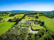 Complesso turistico ricettivo di ampia superficie in...