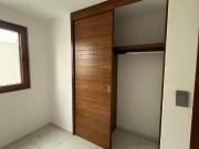 Completamente remodelada, en jardines del bosque