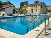 Complexe de gîtes et maison principale et piscine 500m²...