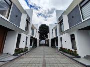 Compound 4 Bedrooms House for Sale in Paranaque BF Homes...