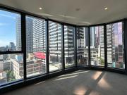 Comtemporary Apartment At Queens Place