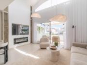 Con 180 m² de interiores cuidadosamente diseñados y unas...