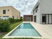 Cond. Alphaville Granja Vianna com 4 suítes 4 vagas e...