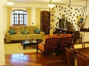 Cond. fechado de 390m² com 4 quartos