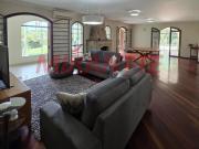 Cond. fechado de 420m² com 4 quartos