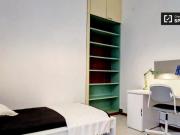 Condiviso/Compagno Di Stanza 4 camere da letto, Milan...
