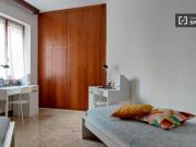 Condiviso/Compagno Di Stanza 4 camere da letto, Milan...