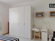 Condiviso/Compagno Di Stanza 4 camere da letto, Milan...