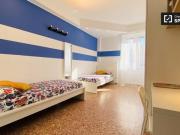 Condiviso/Compagno Di Stanza 4 camere da letto, Milan...