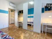 Condiviso/Compagno Di Stanza 4 camere da letto, Milan...