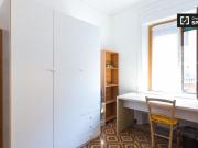 Condiviso/Compagno Di Stanza 4 camere da letto, Milan...