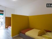 Condiviso/Compagno Di Stanza 4 camere da letto, Milan...