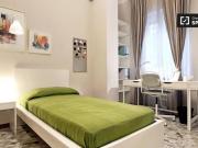 Condiviso/Compagno Di Stanza 4 camere da letto, Milan...
