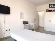 Condiviso/Compagno Di Stanza 4 camere da letto, Milan...