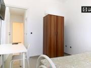 Condiviso/Compagno Di Stanza 4 camere da letto, Milan...