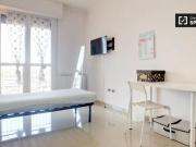 Condiviso/Compagno Di Stanza 4 camere da letto, Milan...