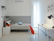 Condiviso/Compagno Di Stanza 4 camere da letto, Naples...