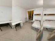 Condiviso/Compagno Di Stanza 4 camere da letto, Naples...