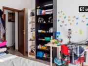 Condiviso/Compagno Di Stanza 5 camere da letto, Milan...