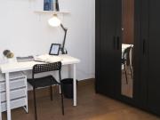 Condiviso/Compagno Di Stanza 5 camere da letto, Naples...