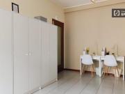 Condiviso/Compagno Di Stanza 6 camere da letto, Milan...