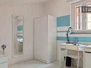 Condiviso/Compagno Di Stanza 7 camere da letto, Milan...