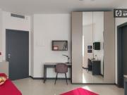 Condiviso/Compagno Di Stanza 9 camere da letto, Milan...