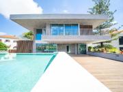 Condomínio com 3 frações T4 com piscina privativa...