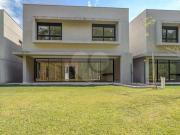 Condomínio com 4 quartos à venda em Chácara Santo...