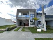 Casa à venda com 4 quartos, sendo 1 suíte, no condomínio...