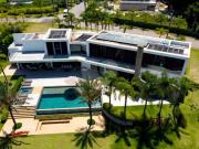 Condomínio com 6 quartos à venda em Fazenda Vila Real De...