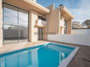 Condomínio exclusivo de 4 moradias contemporâneas,...