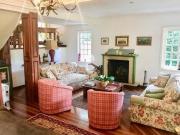 Condomínio fechado com 5 dormitórios, 220 m² por R$...