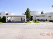 CONDOMINIO QUILLAYES LA DEHESA COMO NUEVA!