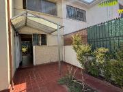 CONECTADA, AMPLIA E ILUMINADA CASA