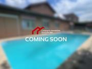 Confort, espace et lumière Villa mitoyenne avec piscine...