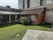 Confort y amplitud: casa en dos plantas con terraza,...