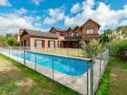 Confortable CASA 6 ambientes con vista al GOLF Confortable CASA 6 ambientes con vista al GOLF