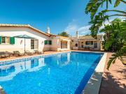 Confortável moradia com 3 quartos com casa de banho...