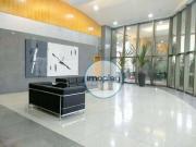 Conjunto comercial na Av Juscelino Kubitschek, Ao lado...