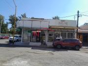 CONJUNTO DE 3 LOCALES COMERCIALES Y DEPARTAMENTO EN...