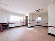 Conjunto de 4 imóveis para venda, perto da estação da CP