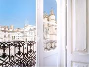 Conjunto de 5 fracções para venda num prédio no centro...